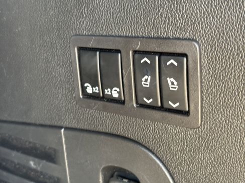 Used 2020 Cadillac Escalade Platinum image 10