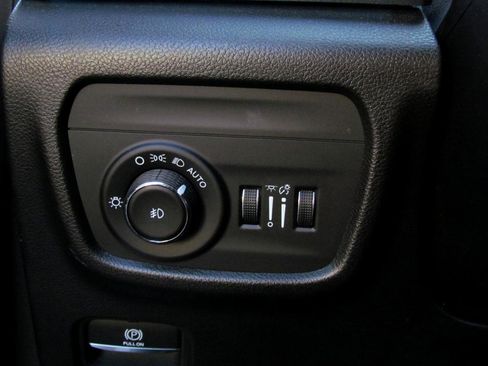 Used 2023 Jeep Grand Cherokee Overland w/ Luxury Tech Group IV image 25