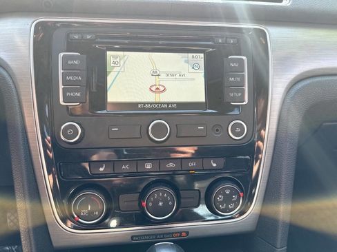 Used 2015 Volkswagen Passat 1.8T SE FWD image 24