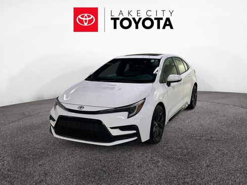 Used 2024 Toyota Corolla SE w/ SE Premium Package image 1