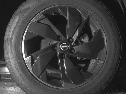 Used 2025 Nissan Rogue SV AWD/4WD image 15
