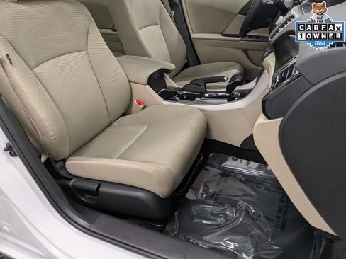 Used 2017 Honda Accord LX image 33