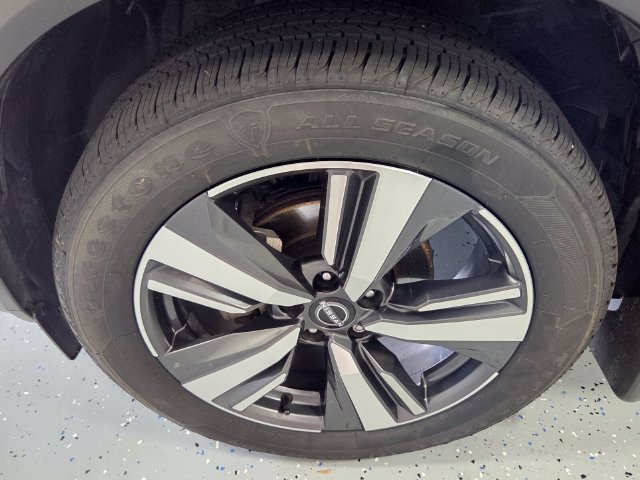 Used 2023 Nissan Rogue Platinum FWD image 18