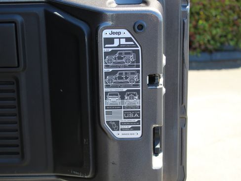 Used 2018 Jeep Wrangler Sport AWD/4WD image 17