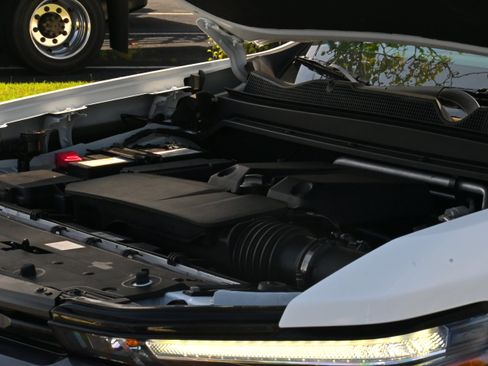 Certified 2024 Chevrolet Colorado LT w/ LT Convenience Package III image 8