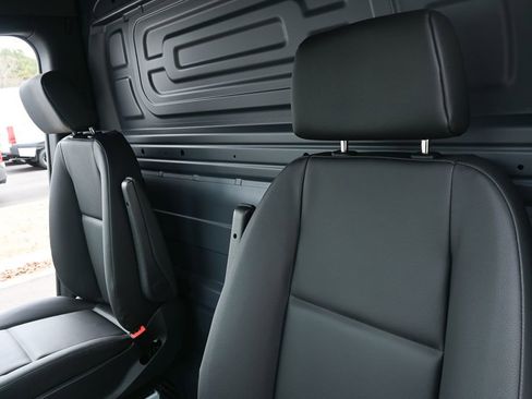 Used 2025 Mercedes-Benz Sprinter 2500 image 5