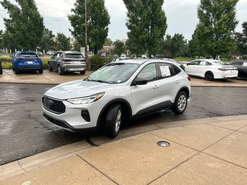 Used 2025 Ford Escape Active FWD image 3