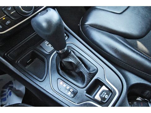 Used 2021 Jeep Cherokee Latitude Plus image 29