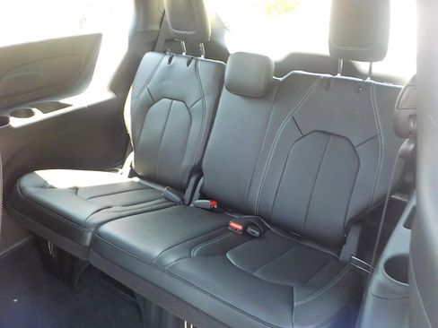 New 2025 Chrysler Pacifica Select image 12