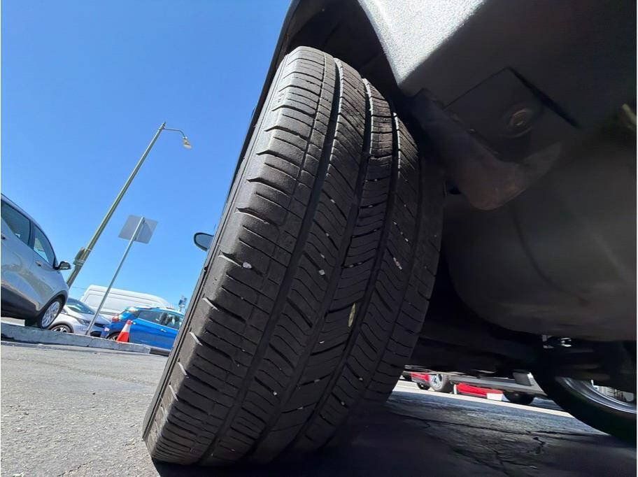 Used 2021 Chevrolet Bolt LT FWD image 30