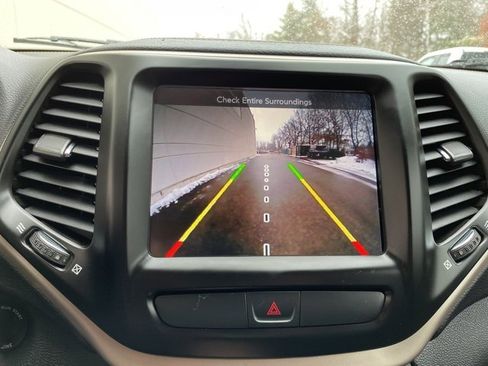 Used 2017 Jeep Cherokee Latitude w/ True North Edition image 26