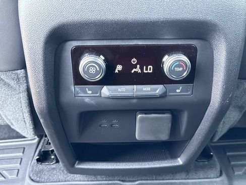 Used 2025 GMC Acadia Elevation w/ Elevation Premium Package FWD image 31