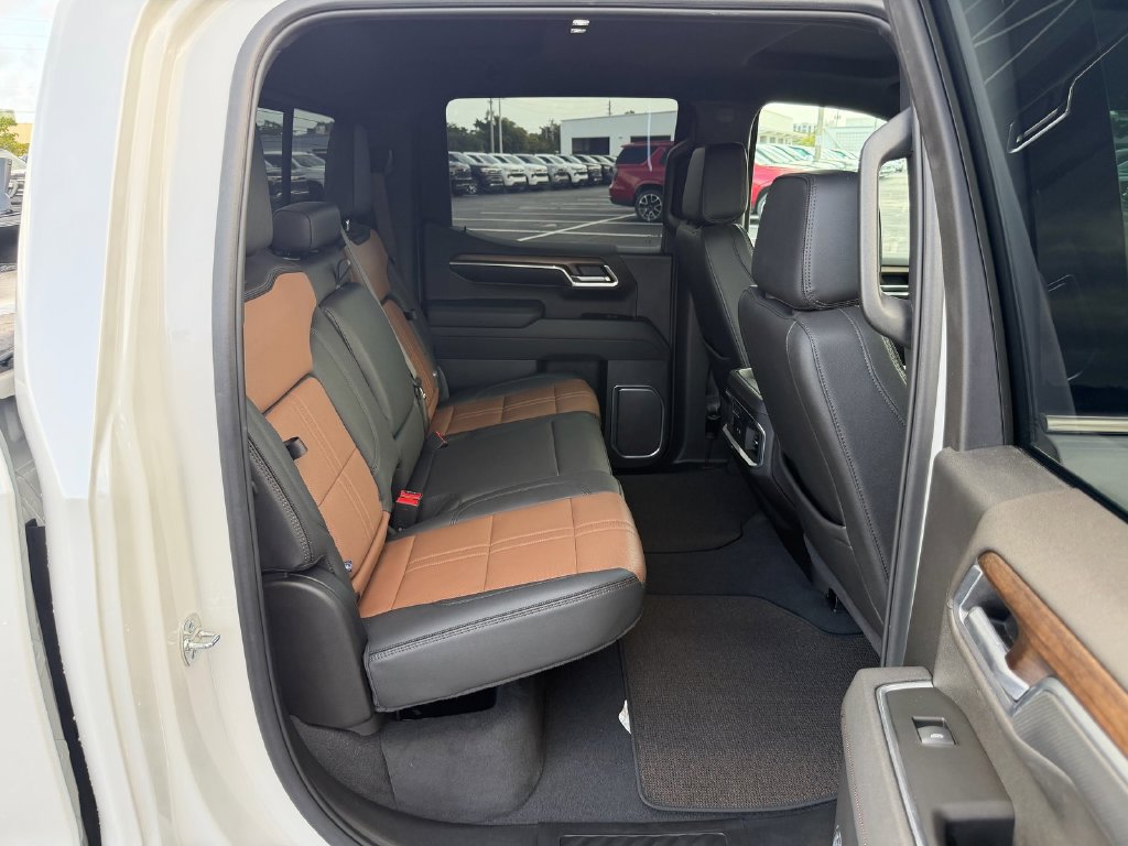 Used 2025 Chevrolet Silverado 1500 High Country RWD image 18