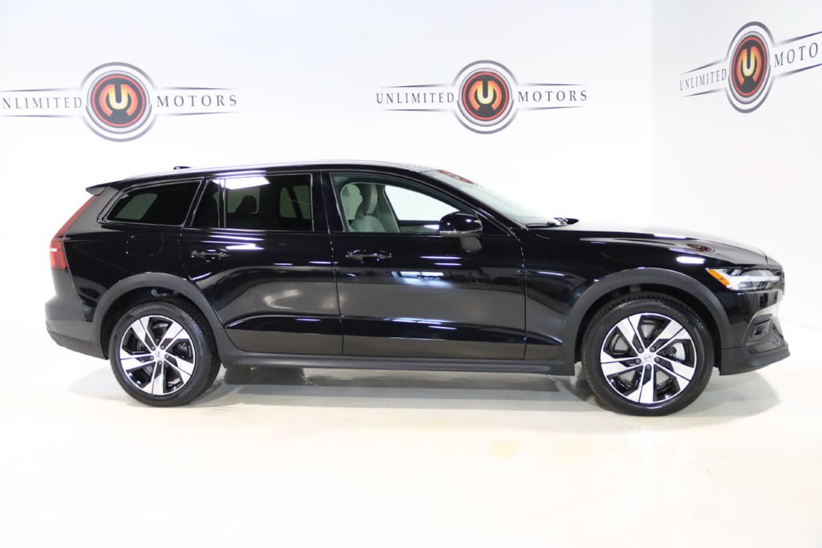 Used 2026 Volvo V60 B5 Cross Country Plus AWD/4WD image 31