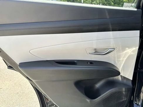 Used 2025 Hyundai Tucson SE FWD image 21