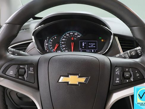 Used 2020 Chevrolet Trax LT w/ Sun & Sound Package image 12