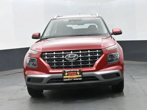 Used 2025 Hyundai Venue SEL FWD image 3