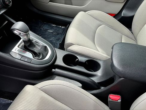 Used 2020 Kia Forte LXS FWD image 18