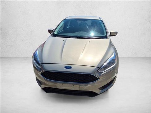 Used 2015 Ford Focus SE FWD image 2