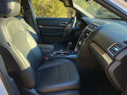 Used 2017 Ford Explorer Limited image 36