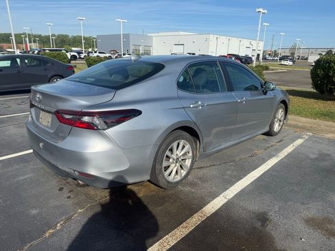 Used 2024 Toyota Camry LE image 6