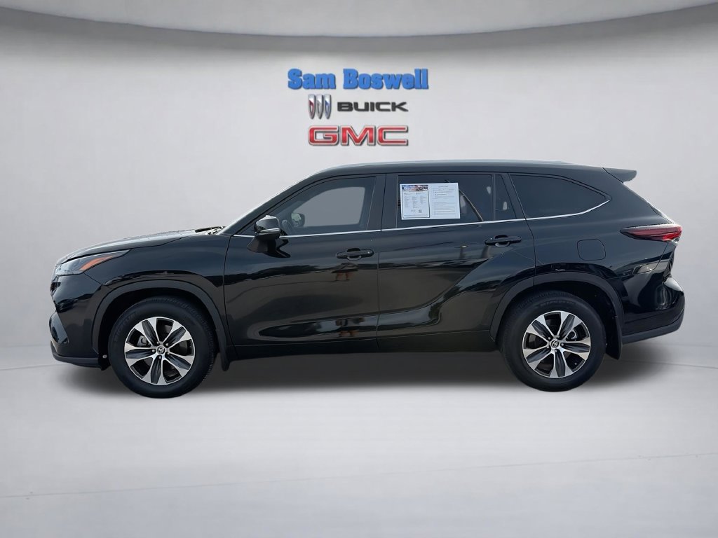 Used 2024 Toyota Highlander XLE FWD image 6