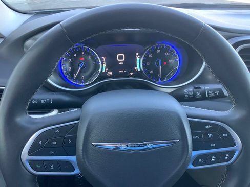 Certified 2024 Chrysler Pacifica Touring-L FWD image 20