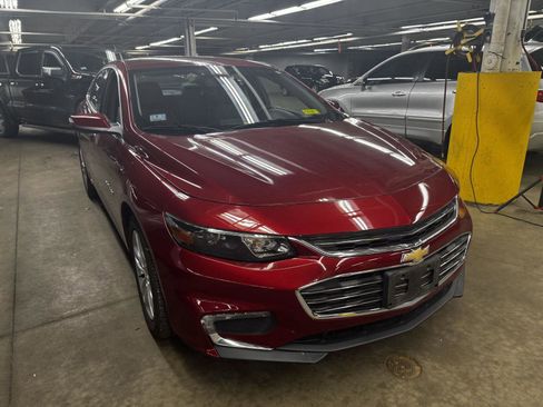 Certified 2017 Chevrolet Malibu LT w/ Leather Package FWD image 1