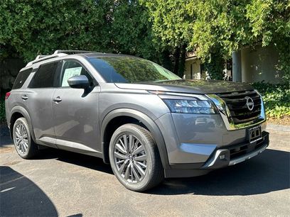 New 2025 Nissan Pathfinder SL w/ SL Premium Package