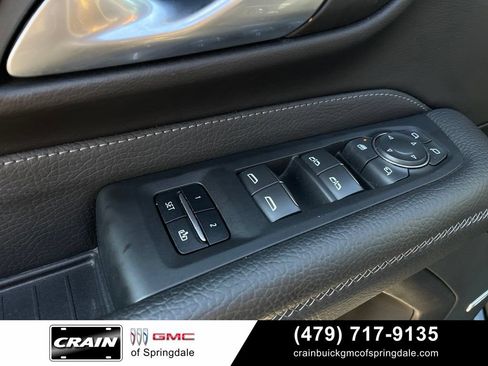 Used 2022 GMC Yukon Denali w/ Denali Premium Package AWD/4WD image 11