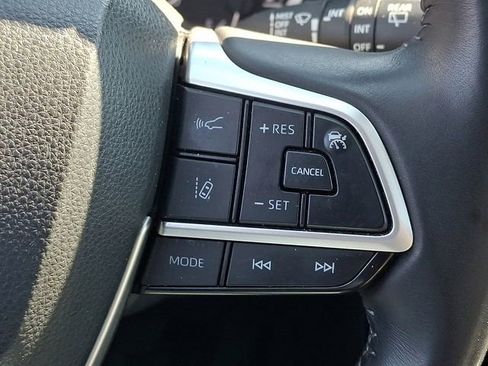 Used 2023 Toyota Highlander XLE AWD/4WD image 22