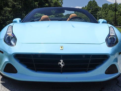 Used 2015 Ferrari California T RWD image 11