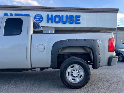 Used 2009 Chevrolet Silverado 2500 LT w/ Interior Plus Package AWD/4WD image 38