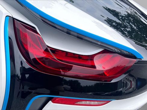 Used 2019 BMW i8 Roadster AWD/4WD image 24