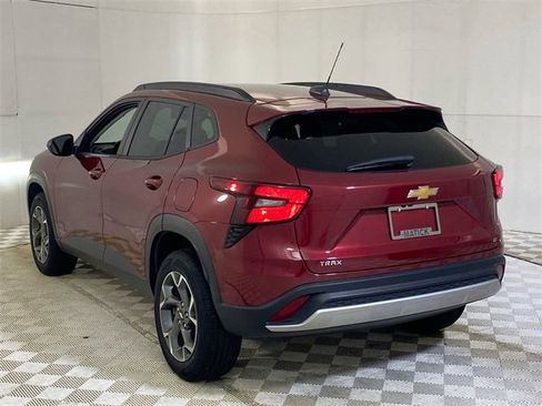 Used 2024 Chevrolet Trax LT image 19