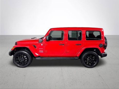 Used 2022 Jeep Wrangler Unlimited Sahara w/ Cold Weather Group image 9