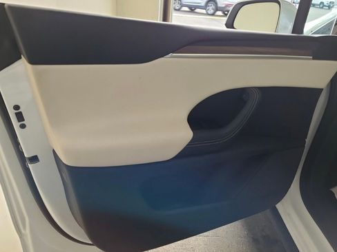 Used 2023 Tesla Model X image 11