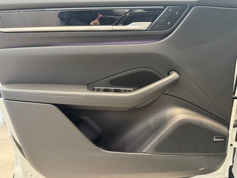 Certified 2025 Porsche Macan Electric image 13