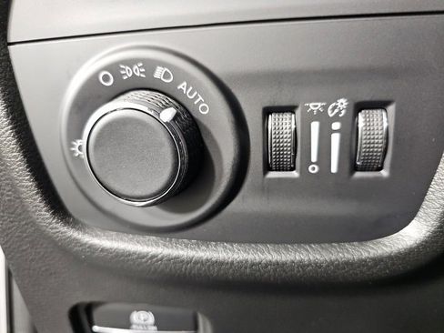 New 2025 Jeep Grand Cherokee Altitude image 18