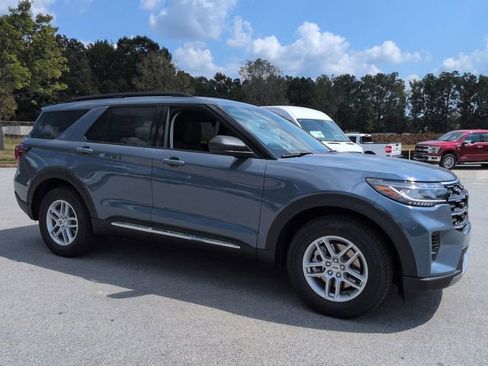 New 2025 Ford Explorer Active image 2