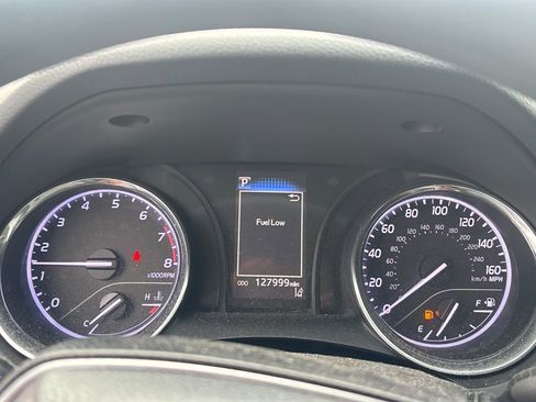 Used 2019 Toyota Camry LE w/ Convenience Package FWD image 6