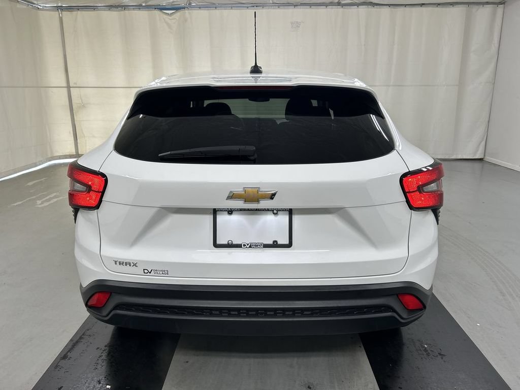 Used 2024 Chevrolet Trax LS w/ LS Convenience Package FWD image 20