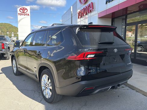 New 2026 Toyota Grand Highlander Platinum AWD/4WD image 4