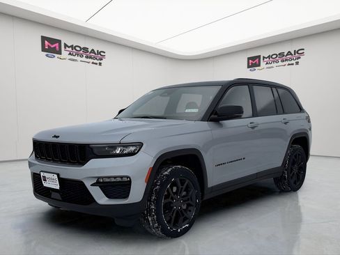 New 2025 Jeep Grand Cherokee Limited w/ Trailer Tow Package AWD/4WD image 8