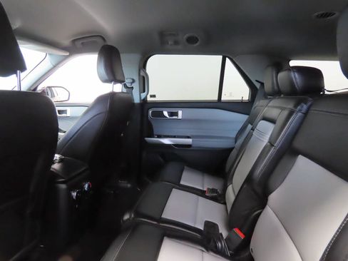 Used 2023 Ford Explorer XLT w/ Equipment Group 202A RWD image 16