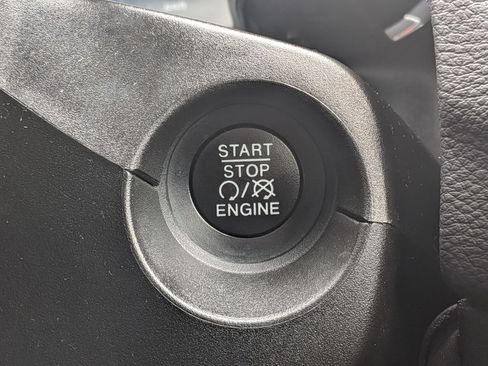 Used 2019 Jeep Compass Latitude image 16