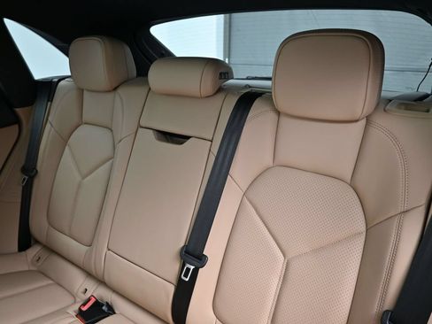 Certified 2026 Porsche Macan AWD/4WD image 6