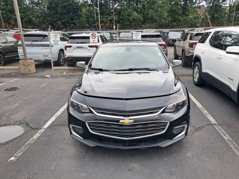 Used 2017 Chevrolet Malibu LT FWD image 2