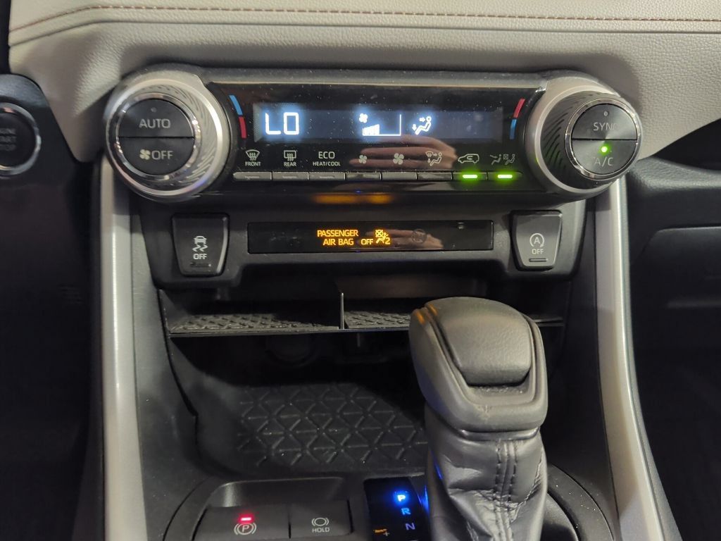 Used 2020 Toyota RAV4 XLE AWD/4WD image 15