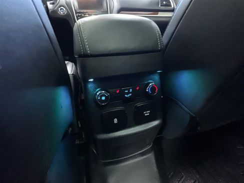 Used 2018 Ford Explorer Platinum AWD/4WD image 23
